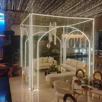 Estructura luminosa decorativa en Quinta Santa María
